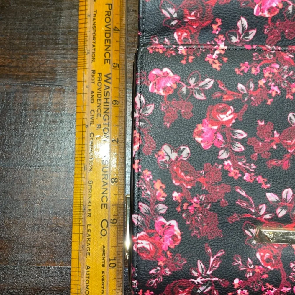 NWT Betsey Johnson XODANI Black Bow Pink‎ Roses Floral Crossbody Wallet Bag